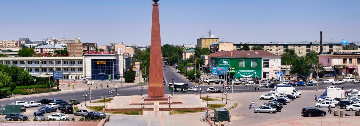 Центральная площадь Шымкента с обелиском