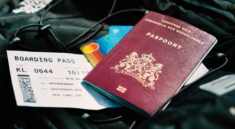 Загранпаспорт и посадочный талон для поездки